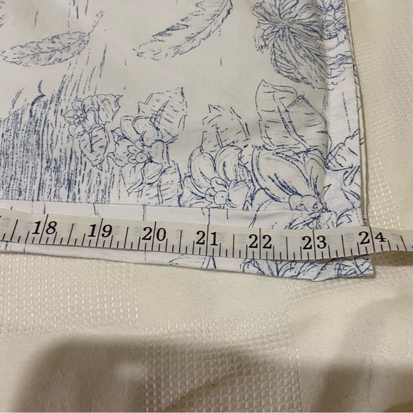 Old Navy 100% cotton capris. Tie up front closure. - Picture 4 of 6